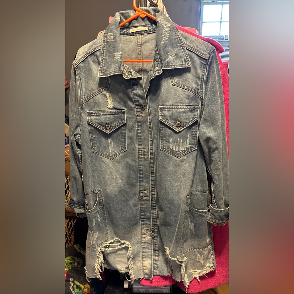 Veveret longer denim shacket jacket distressed medium